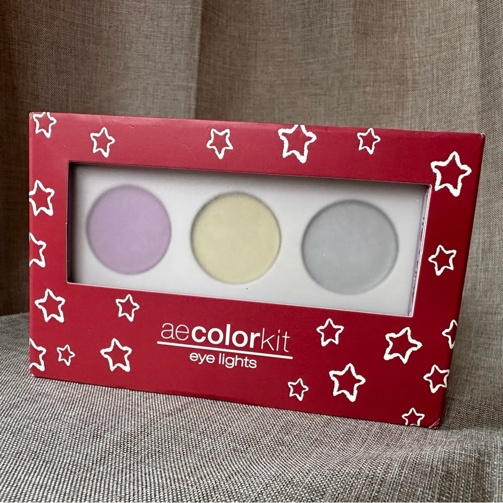 Vintage Y2K American Eagle eyeshadow palette AE Color Lights Trio compact